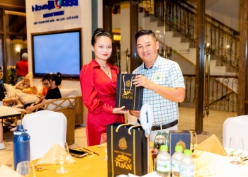 PK - Tuấn bán rượu nếp than với hương vị độc quyền