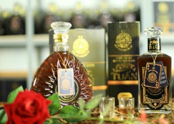 Bạn muốn mua rượu thảo dược ở Quận 10?