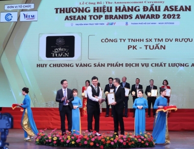 Rượu thảo dược Poker Tuấn Đạt Huy Chương Vàng - Sản phẩm  xuất sắc thương hiệu hàng đầu Asean