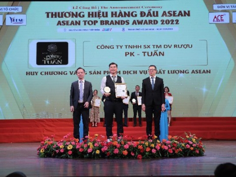 Rượu thảo dược Poker Tuấn nhận giải thưởng huy chương vàng - Thương Hiệu Hàng Đầu Asean
